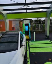 IPLANET Ricarica in sicurezza in modalità ultra fast per tutti i veicoli elettrici.