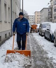 Winterdienst und Schneeräumung für Firmenparkplätze in Dresden - Kardos Gebäudereinigung