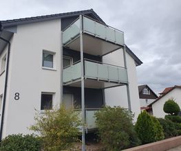 Stapelbalkon über 3 Etagen mit Geländer GE1 Glasfüllung