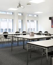 WISS Schulen für Wirtschaft Informatik Immobilien Bild 1