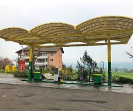 AGROLA Tankstelle in Nottwil - überdachte Tansktelle mit zwei Tanksäulen