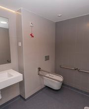 Baño habitación Amavir La Gavia