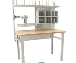 Treston HD inpaktafels zijn uitermate geschikt voor logistieke en industriële bedrijvenn die efficiënt en ergonomisch willen inpakken.
De HD inpaktafel heeft veel van dezelfde functionaliteiten als de concept inpaktafels, maar deze robuuste 4 poots-werktafel heeft een groot draagvermogen tot 750 kg.
Deze inpaktafel heeft verschillende opties als het gaat om tafelbladen. Kies uit Multiplex, RVS, Plastic top, Staal of HPL.
Kies uit ons assortiment inhaakbare accessoires om de ideale paktafel voor uw situatie te creëren. Veranderd de functie naderhand, dan is de tafel eenvoudig aan te passen naar de nieuwe situatie.
Benieuwd naar de mogelijkheden van onze HD paktafels? Sinds 1963 is Sovella Nederland BV specialist in de producten van Treston, ons ervaren team is u graag van dienst. Voorheen werd dit merk verkocht onder de naam Sovella en GWS.