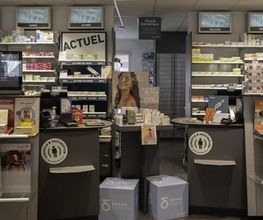 Pharmacie-Amavita-Gare-Nyon-caissier