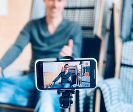 Die Bedeutung von Bewegtbild in der Social Media Kommunikation nimmt stetig zu. Daher ist es wichtig im Marketingbudget zu berücksichtigen, dass Videos produziert werden.