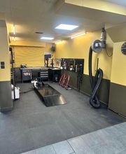 Motor's Garage image 4