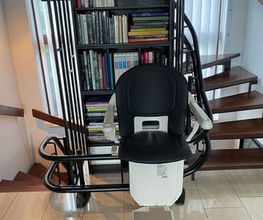 Lifta Plattformlift für kurvige Treppen – Rollstuhllift