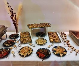 Vielseitiges Fingerfood-Buffet für Eventlocations mit Tartelettes, Spießen und gegrilltem Gemüse von Christians Catering Bernburg inklusive Vollservice.