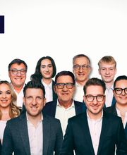 Teamfoto - AXA Versicherung Wessel & Kollegen oHG - Kfz-Versicherung in Nürnberg
