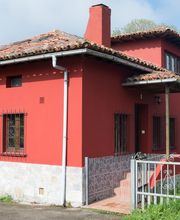 Fachada de la casa. Entrada al Apartamento B