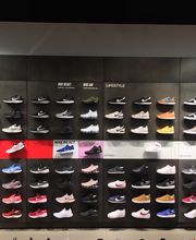Nike Store Diagonal imagen 10