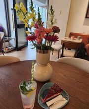 Theos Café Bild 1