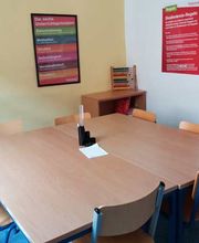 Springe Unterrichtsraum