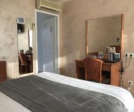 Logis Hostellerie le Châtel image 16