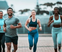 HypnoSport und Sporthypnose in Bern: Dr. med. Fatimah Saehrendt verbindet sportmedizinisches Wissen mit gezieltem Mentaltraining für Sportlerinnen, Athleten und Bewegungsteams. Durch fundierte Trance- und Visualisierungstechniken fördern wir mentale Ausdauer, Freude an der Bewegung, Teamfokus und das verlässliche Erreichen persönlicher Bestleistungen.
