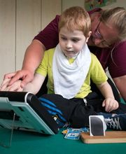 Ergotherapie: Kommunikation über einen Talker