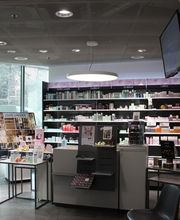 check-out-schalter-amavita-apotheke-neumarkt-oerlikon