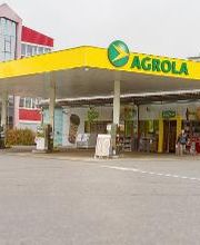 AGROLA Tankstelle in Oberkirch; links ein rotes Gebäude: Tankstelle mit TopShop laden