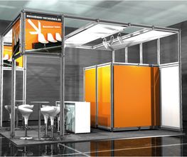 Modularer Messestand mit System. Lager- und Küchenkabine, Empfangstehke und Grafiksegel für Fernwirkung mit Logo. Beleuchtung und Deckenelemente. Copyright: Dein Messestand