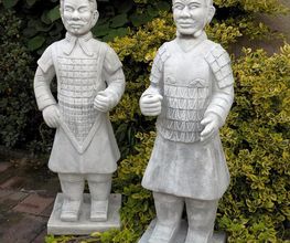 Chinesische Xian Krieger als Gartendeko Skulpturen aus massivem, frostfestem Kunststein Beton