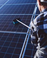 Professionelle Photovoltaikreinigung und Solarreinigung in Dresden - Kardos Gebäudereinigung