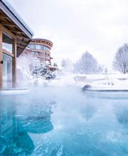 Außenpool des Hotels im Winter.