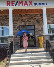 RE/MAX SUMMIT image 6