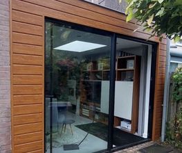 Moderne Glasschiebetüren mit eleganten Aluminiumprofilen – mehr Licht, Komfort und modernes Design. MATU Fenster und Türen.