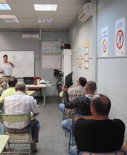 Impartiendo la parte teórica de nuestros cursos