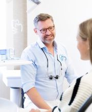 Patientengespräch Zahnarztpraxis Dr. med. dent. Ulrich Micheely – Zahnarzt Rheine