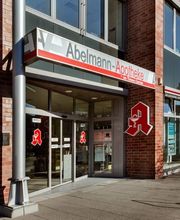 Aussenansicht der Abelmann-Apotheke im Timon-Carrée