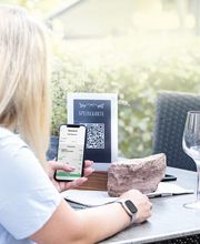 Gäste begeistern leicht gemacht: Mit den digitalen Gästeservice-Tools von Gastronovi vereinfachst Du Bestellungen, Reservierungen & Zahlungen – bequem per Smartphone. Für mehr Service, weniger Aufwand.