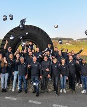 Seit über 50 Jahren rollts bei Wiederkehr Pneuhaus AG. In Grosswangen gründete Tony Wiederkehr anno 1971 das Pneuhaus und baute es stetig aus. Heute führt die zweite Generation den Betrieb weiter.