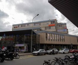 exterieur-de-la-pharmacie-sun-store-nyon-combe
