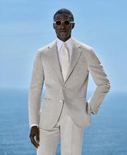 This light taupe blazer is cut to a tailored fit with structured shoulders for a refined look. It features notch lapels and jetted pockets, offering a clean and sleek style.