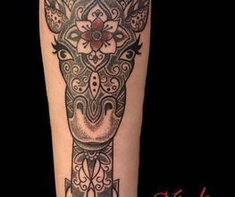 Bunte Leute Tattoo & Piercing Bild 2