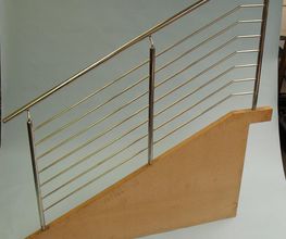Beispiel Metallteile für den Ladenbau
hier "Geländer aus Edelstahl