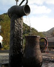 Natursteinbrunnen ,Quellsteine, Natursteinbänke, Antike Tröge uvm.