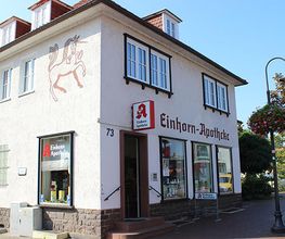 Aussenansicht der Einhorn-Apotheke