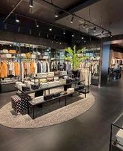 Suitsupply Las Vegas – The Forum Shops at Caesars