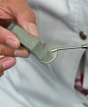 Unsere Produkte entsprechen höchsten europäischen Standards:
REACH, ROHS,MDD, MDR werden erfüllt. Deshalb dürfen wir das CE-Qualitätslabel tragen.