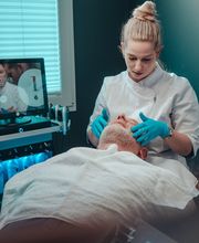 Hydrafacial-Behandlung Mann