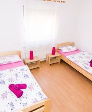 Das Doppelzimmer in der Pension Graf Zeppelin in Kornwestheim.
Pension, Handwerker, Übernachtungen, Pension Kornwestheim, Übernachtungen Kornwestheim, pension zimmer, pension mit wlan, übernachtung mit frühstück, hotel kornwestheim, hotel mit frühstück, unterkunft für handwerker, unterkunft kornwestheim, unterkunft in kornwestheim, pension buchen, pension zimmer buchen, unterkunft buchen, unterkunft buchen kornwestheim, hotel buchen kornwestheim, pension mit frühstück, billige pension