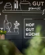 Interior Design des neuen Hofgut-Restaurants mit der offenen Showküche.