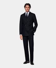 A perfect pick for those on the go, this navy Havana suit is tailored to a slim double-breasted fit from a crease-resistant fabric that is made to keep you smooth all day.