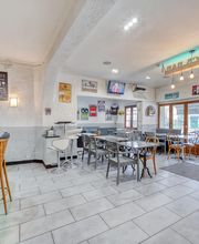 La Chaumiere Willy's Bar image 2