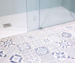 SPAZIO-CERAMICO_SUELOCERAMICO_PLATODUCHA_MAMPARA.png