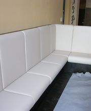 Neubau Baenke in einer Bar