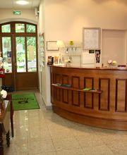 Réception de l'Hôtel Du Parc 3 étoiles - Restaurant Traditionnel à Cransac en Aveyron