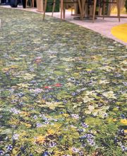 Individuell bedruckter Vinyl Designboden für Messen, Events und Point of Sale - wir realisieren maßgeschneiderte Bodenlösungen.